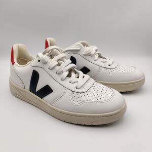 NWOT Veja V-10 Women's leather sneakers Extra White Nautico Pekin Size 5